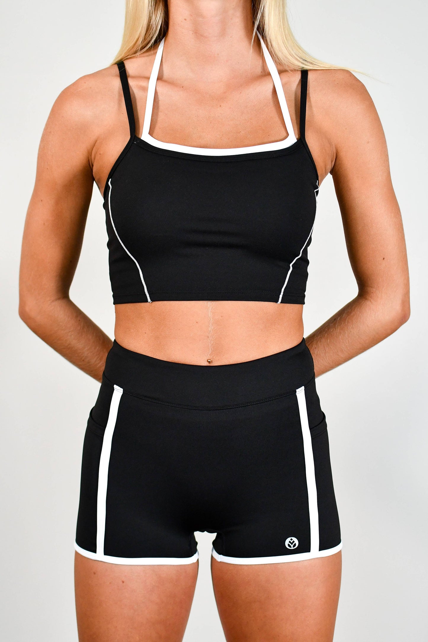 Outline Cropped Contrast Tank - Black/White